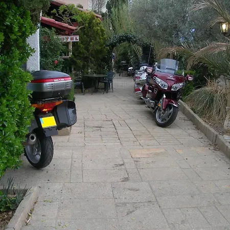 Les Acanthes Hotel