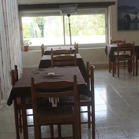 Hotel Les Acanthes Remoulins