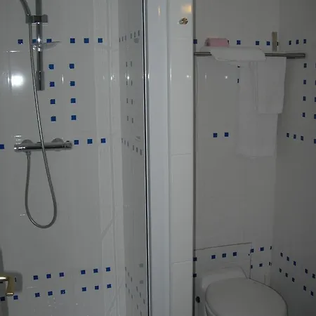 Hotel Les Acanthes Remoulins